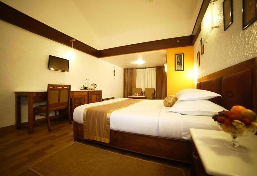 小室, The Tall Trees