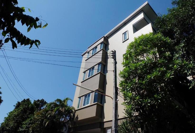 豪华房间, Benjamas Place