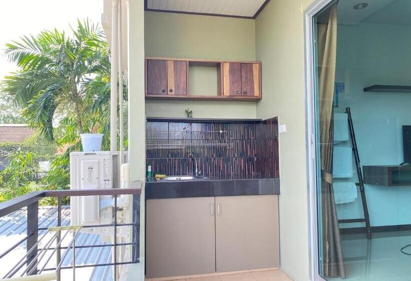 标准间, Benjamas Place