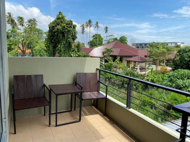 Номер Стандарт, Benjamas Place