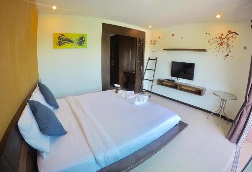 带大床的豪华间, Benjamas Place