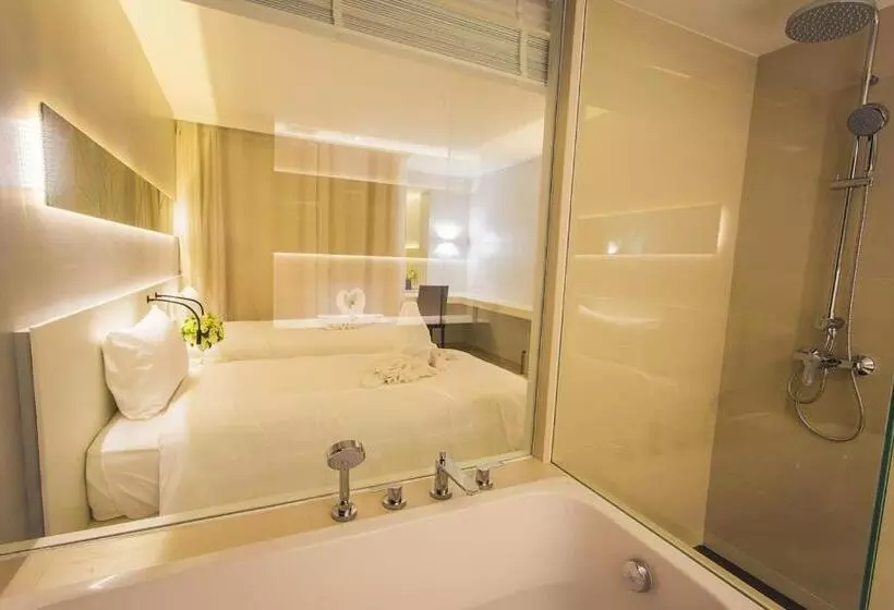 デラックススイート, Crystal Hotel Hat Yai