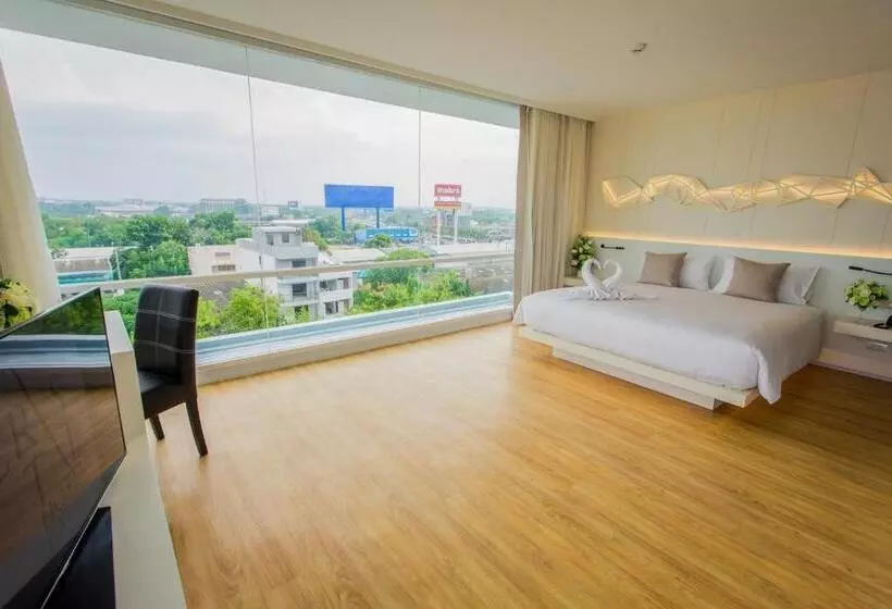 スイート, Crystal Hotel Hat Yai