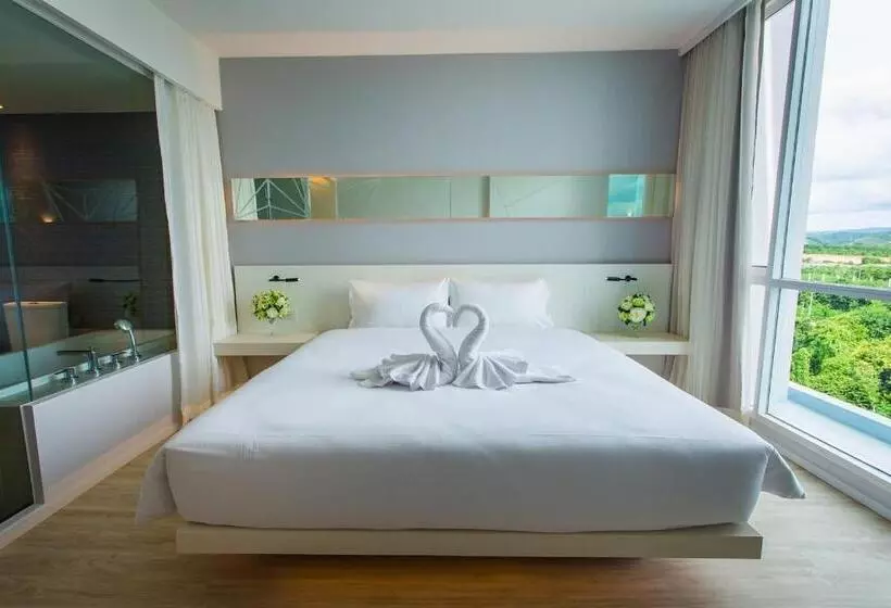 キングサイズベッドのデラックススイート, Crystal Hotel Hat Yai