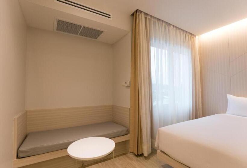 اتاق استاندارد, Crystal Hotel Hat Yai