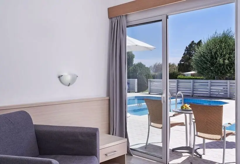 家族用バンガロー, Blue Bay Beach Resort