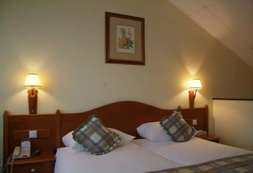 سوییت لوکس, Blue Nile Resort