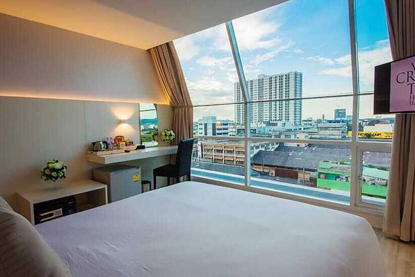 マウンテンビュースイート, Crystal Hotel Hat Yai