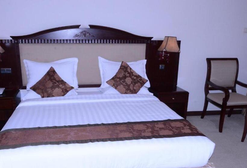 اتاق استاندارد, Debredamo