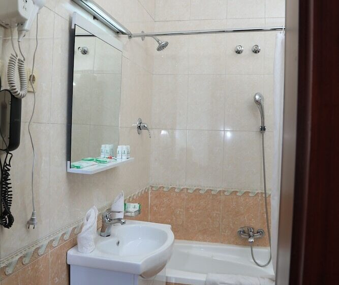 اتاق استاندارد یک نفره, Debredamo