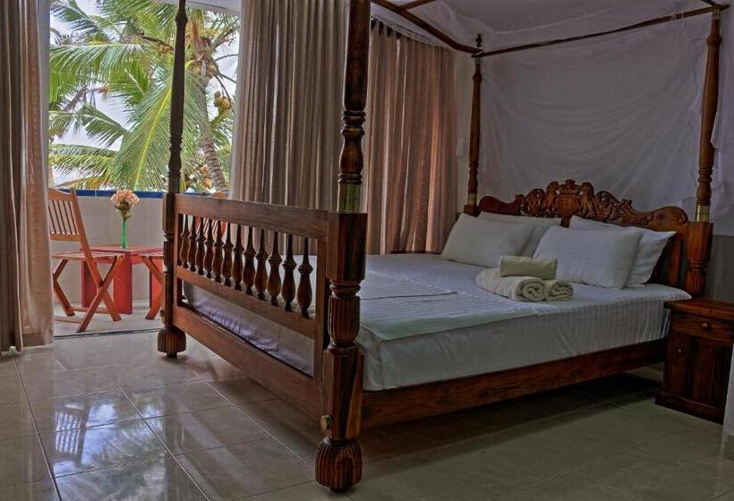 اتاق خانوادگی با چشم‌انداز دریا, Edelweiss Resort