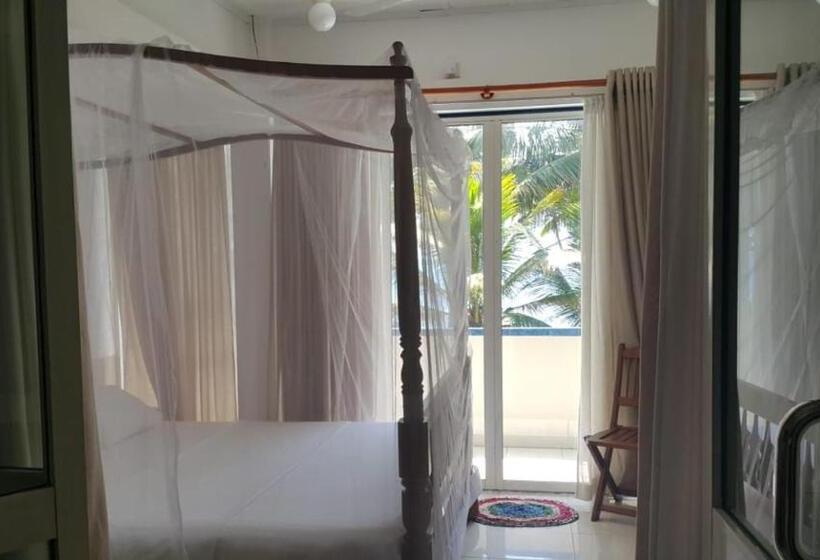 اتاق خانوادگی با چشم‌انداز دریا, Edelweiss Resort
