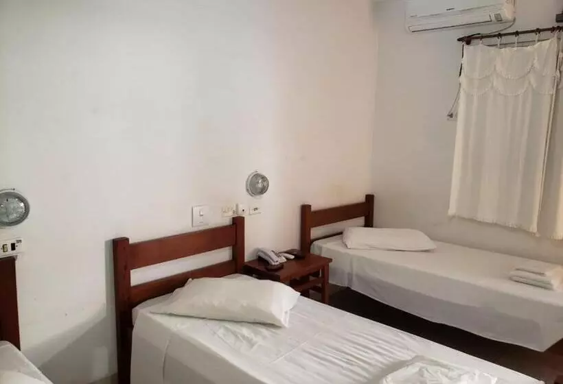 Economy-huone, Garrafão Boituva 5 Min Da Rod Castelo Branco Km 116
