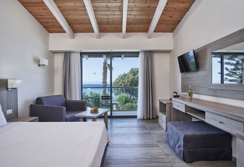 اتاق لوکس با چشم‌انداز دریا, Blue Bay Beach Resort