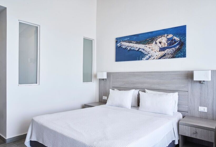 اتاق لوکس با چشم‌انداز دریا, Blue Bay Beach Resort