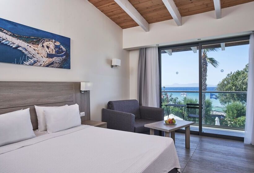 اتاق لوکس با چشم‌انداز دریا, Blue Bay Beach Resort