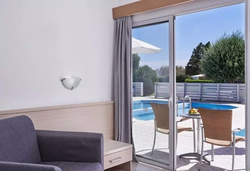 家族用バンガロー, Blue Bay Beach Resort