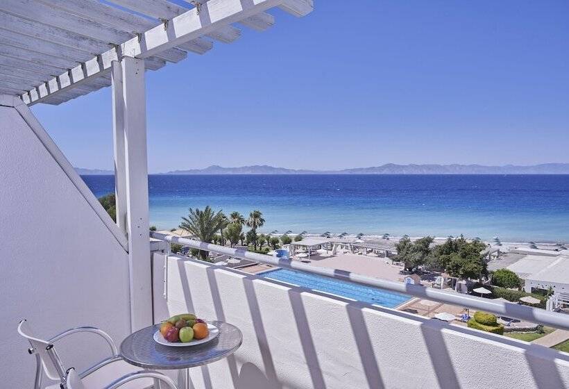 اتاق خانوادگی, Blue Bay Beach Resort