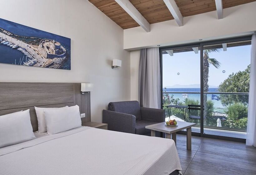 اتاق لوکس با چشم‌انداز دریا, Blue Bay Beach Resort