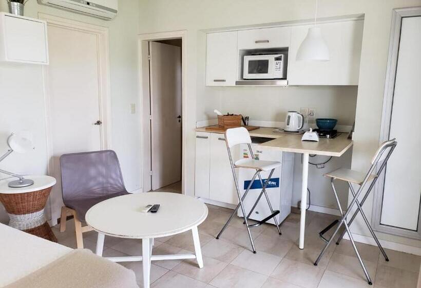 스탠다드 룸 주방구비, Las Eduardas