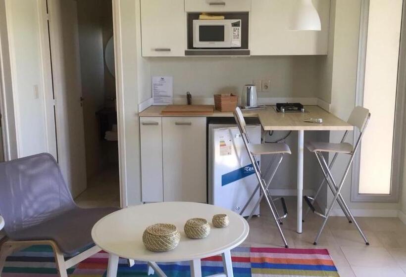 스탠다드 룸 주방구비, Las Eduardas