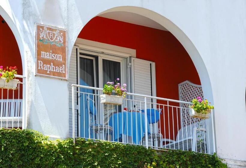 Номер Стандарт, Maison Raphael