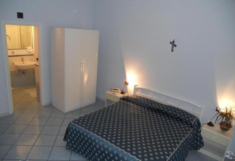 Номер Стандарт, Maison Raphael