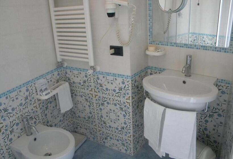 Номер Стандарт Трехместный, Maison Raphael