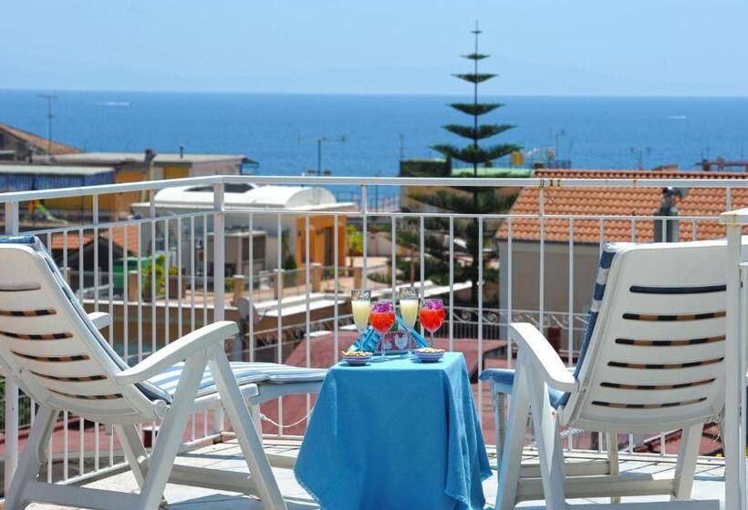 Номер Стандарт Трехместный, Maison Raphael