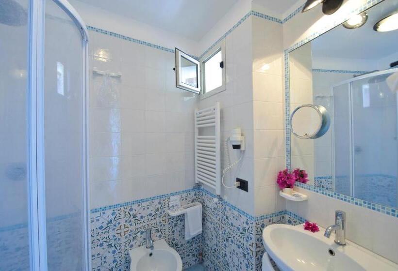 Номер Стандарт Трехместный, Maison Raphael