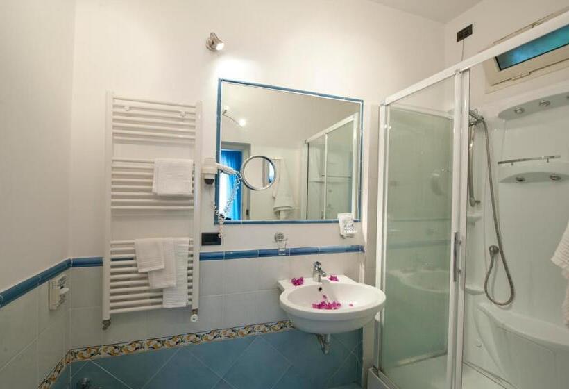 Номер Стандарт Трехместный, Maison Raphael