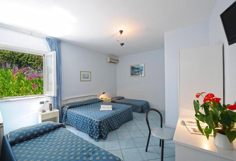 Номер Стандарт Трехместный, Maison Raphael