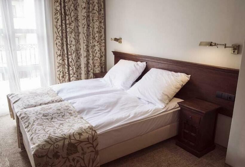 غرفة عائلية, Orient Palace