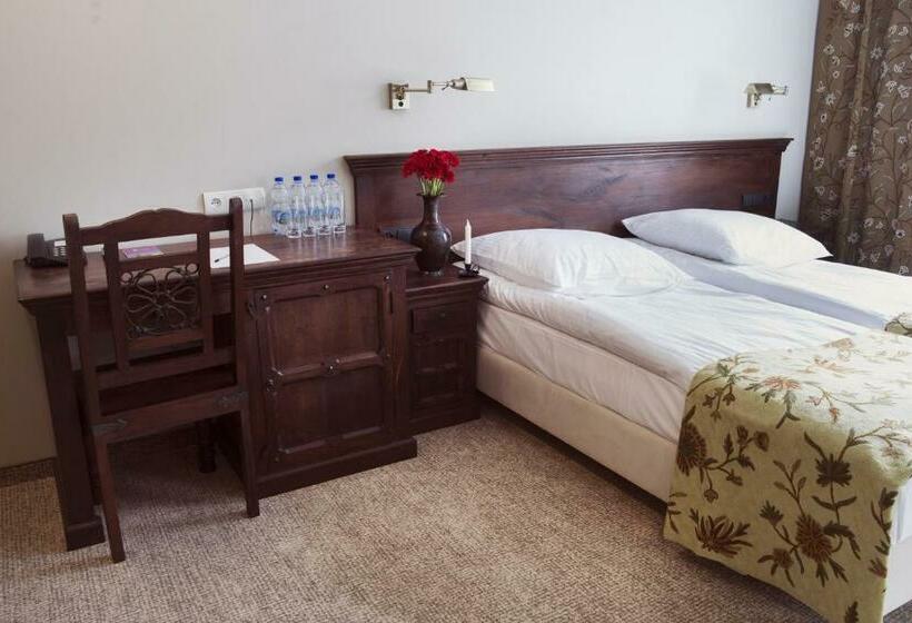 غرفة عائلية, Orient Palace