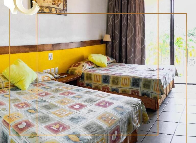 غرفه قياسيه سريرين مزدوجين, Pez Vela