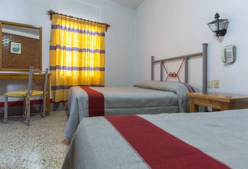 Habitación Triple Estándar, Posada El Cid