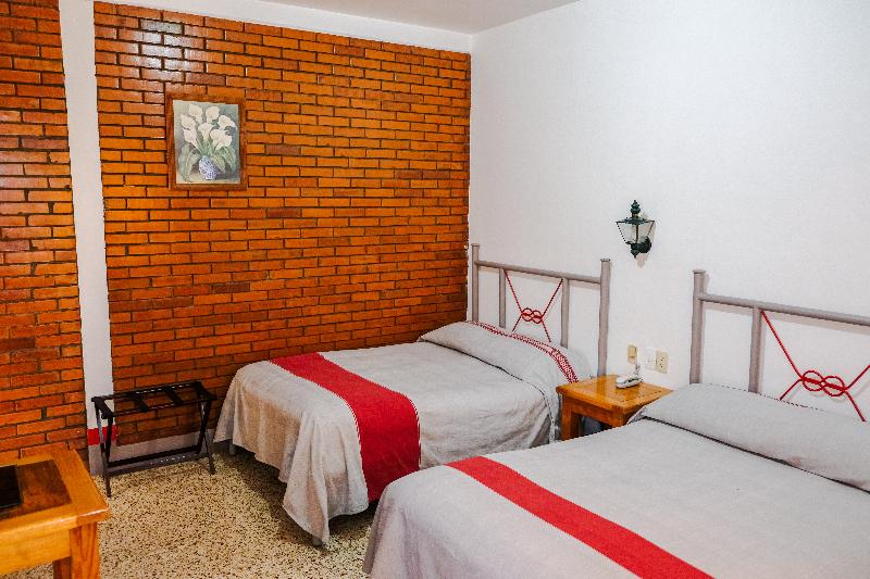 Habitación Triple Estándar, Posada El Cid