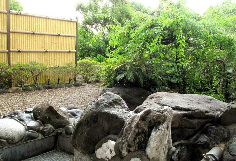 חדר סופריור, Satsuki Bessou