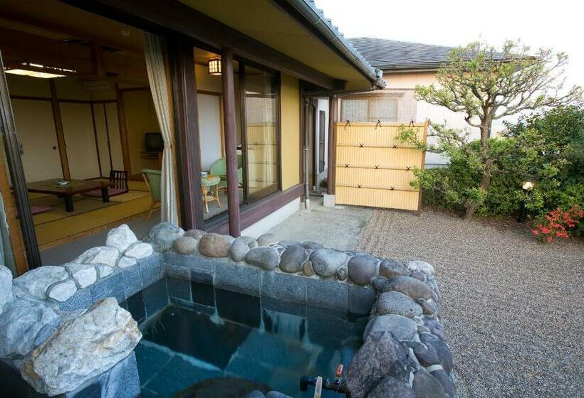 חדר סופריור, Satsuki Bessou