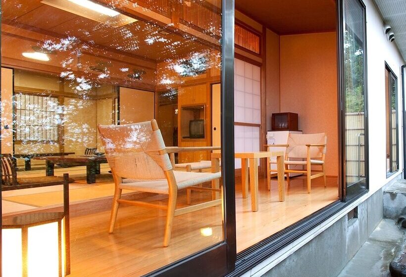 חדר דלוקס, Satsuki Bessou