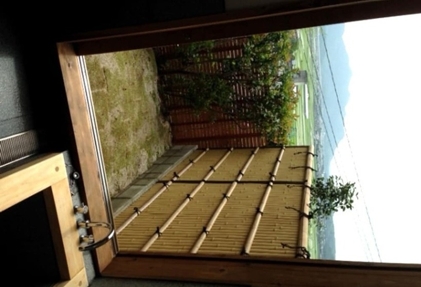 חדר דלוקס, Satsuki Bessou