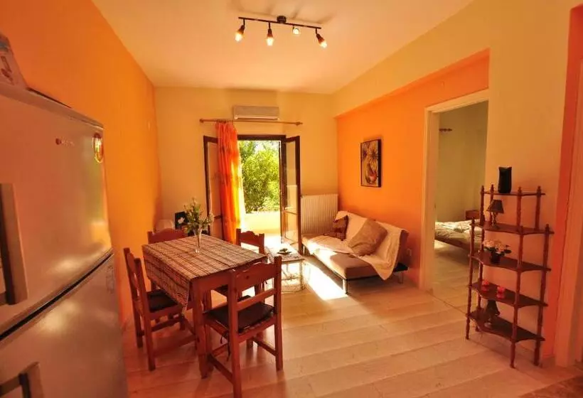 آپارتمان 2 خوابه, Laskaris Studios
