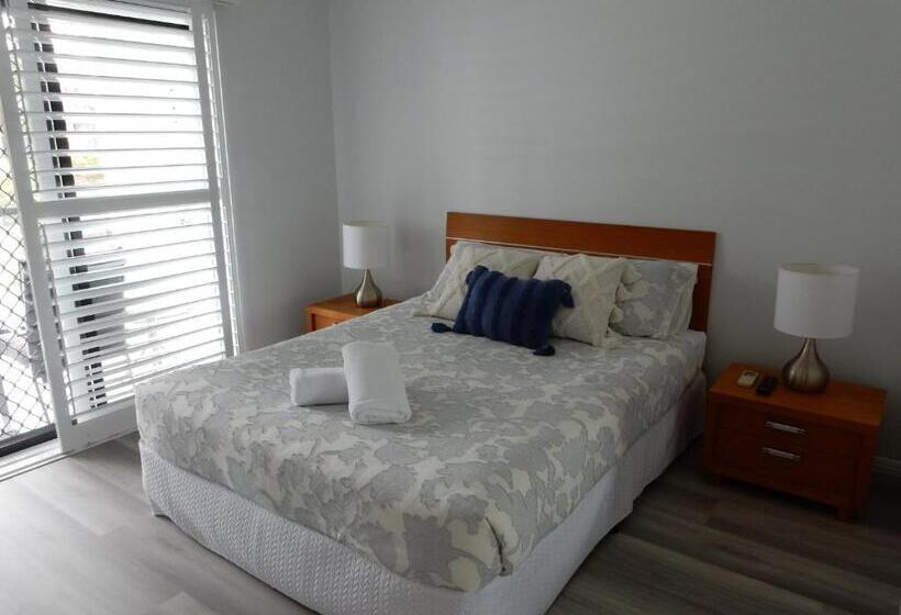 דירת שלושה חדרים, Mariners Resort