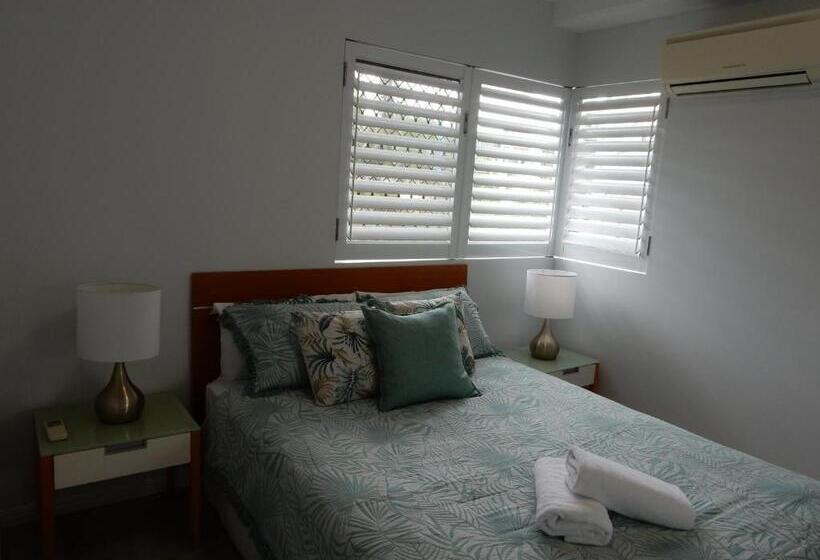 דירת שלושה חדרים, Mariners Resort