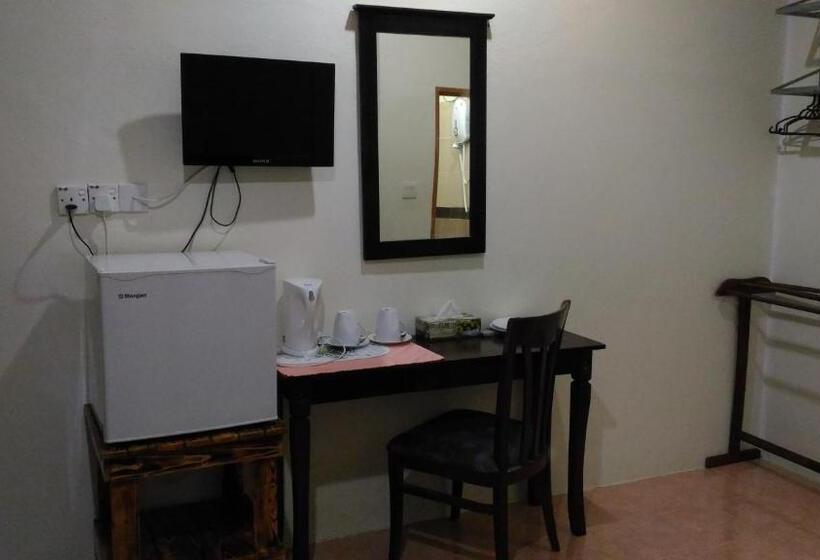 Deluxe Room, Tok Man Inn