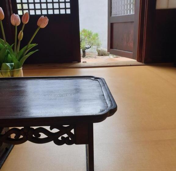 חדר משפחתי, Gaeunchae