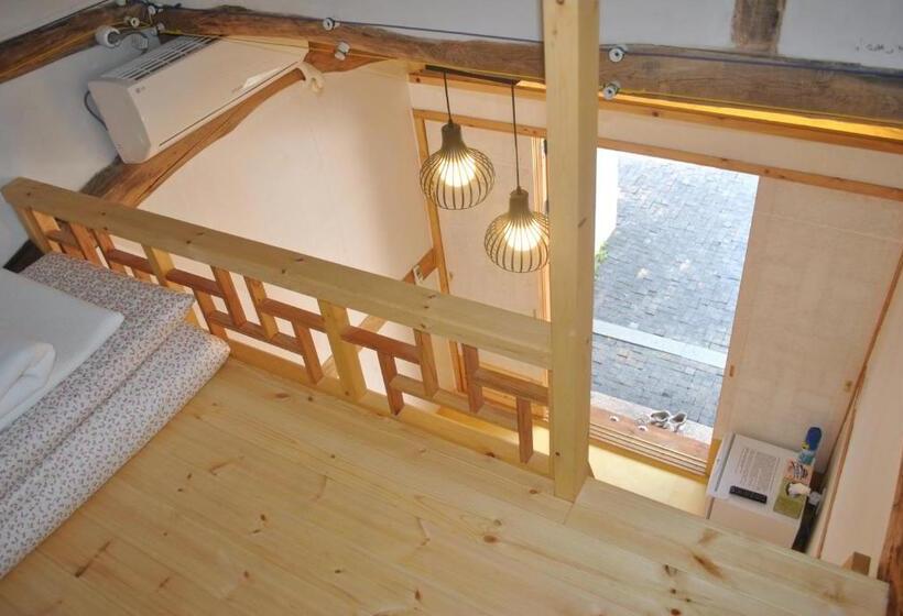 חדר משפחתי, Gaeunchae