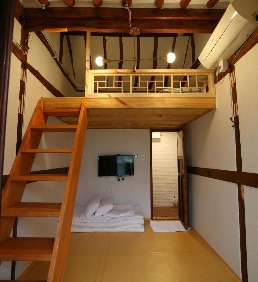 חדר משפחתי, Gaeunchae