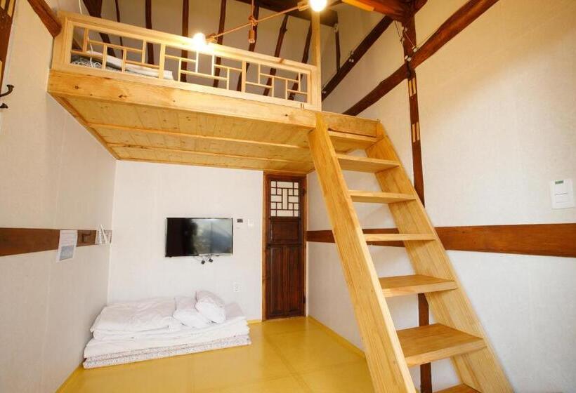 חדר משפחתי, Gaeunchae