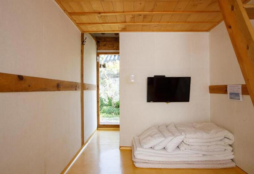 חדר משפחתי, Gaeunchae